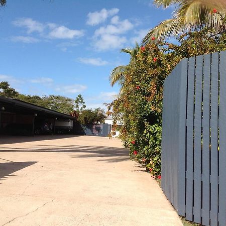 Emu Park Motel Esterno foto