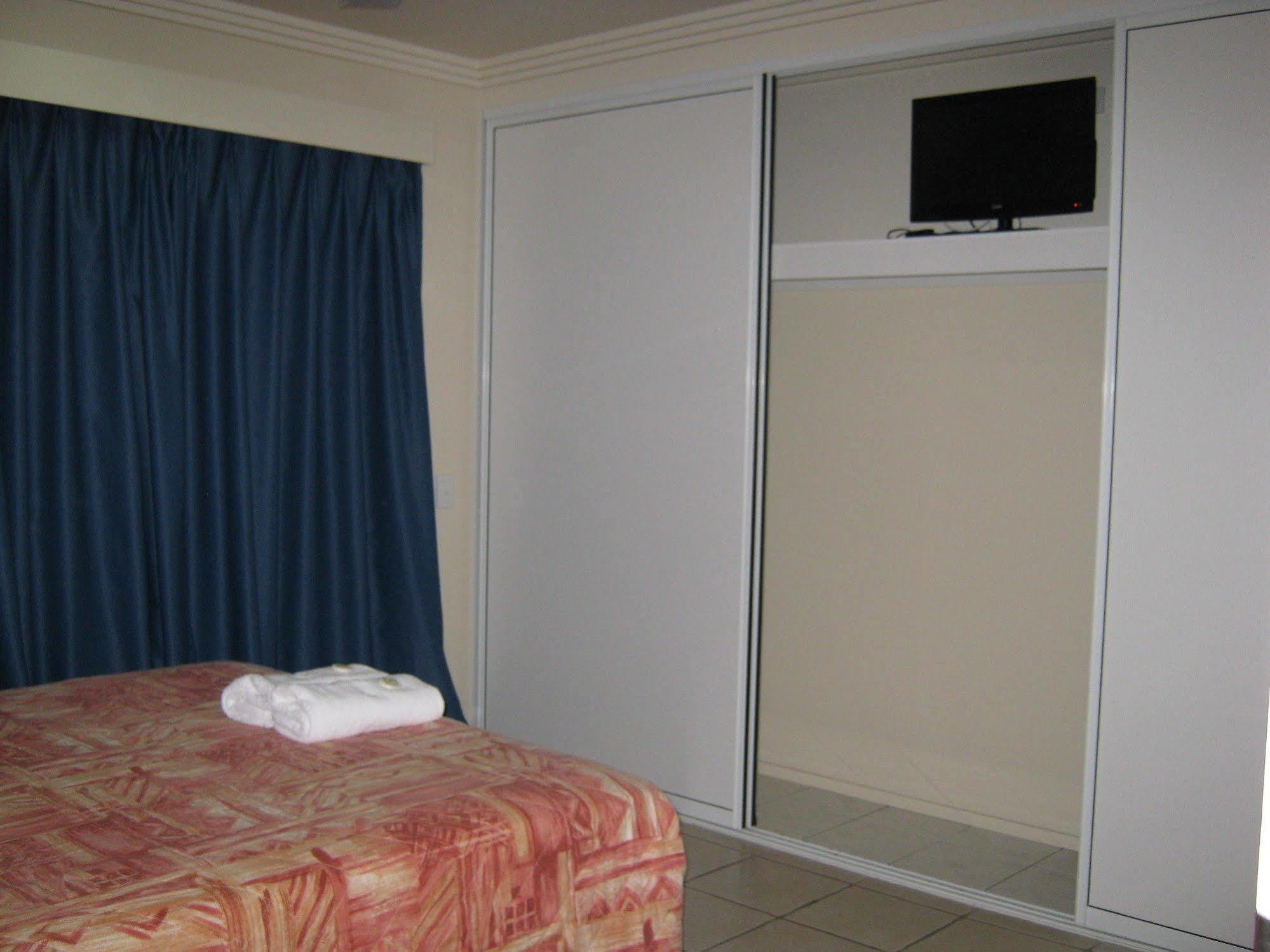 Emu Park Motel Esterno foto