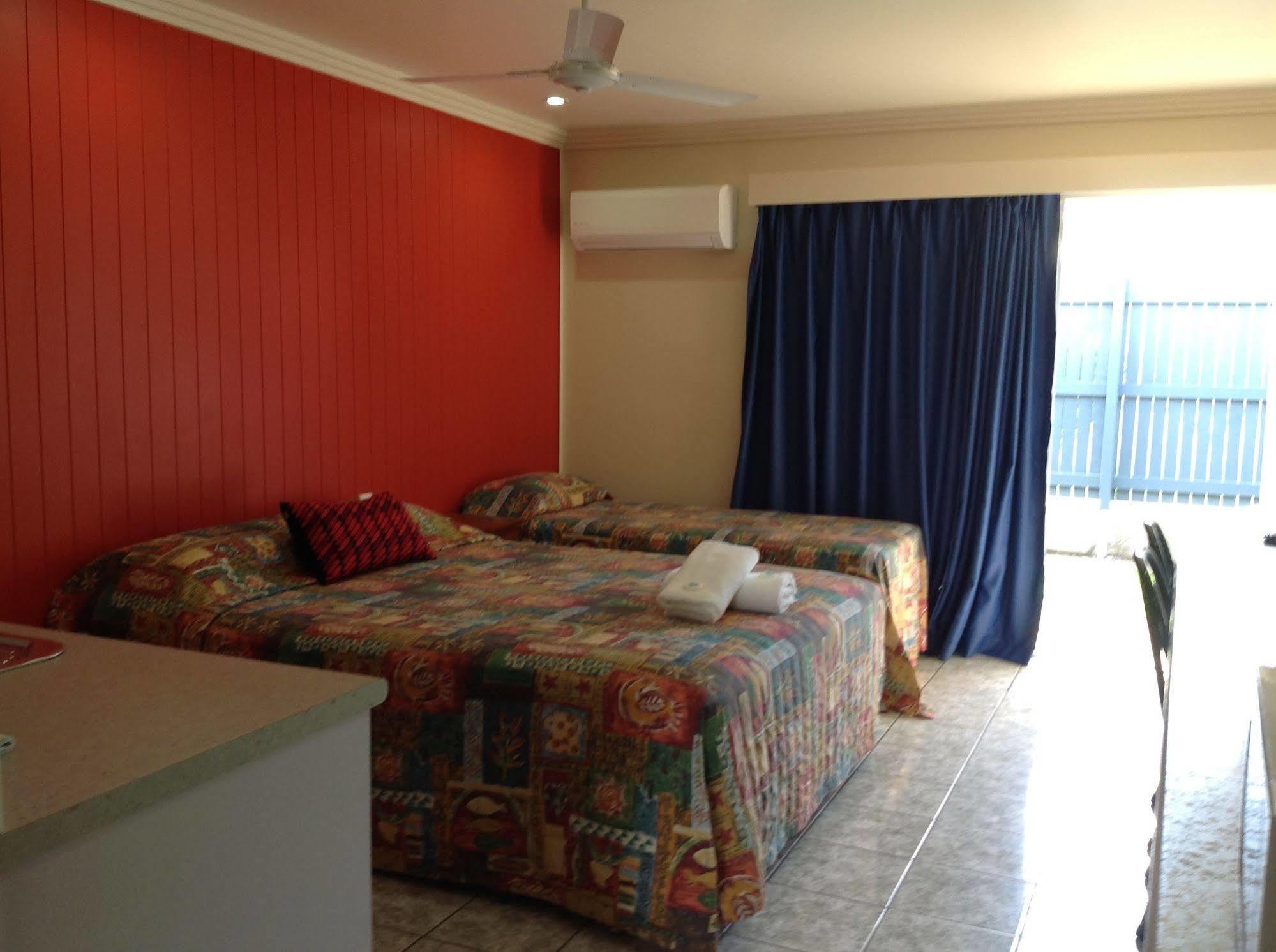 Emu Park Motel Esterno foto